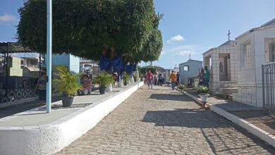 Photo of Visitantes lotam cemitério para homenagens do Dia de Finados em Itaporanga