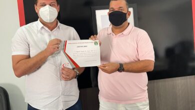 Photo of Taciano recebe certificado de reconhecimento do CREF pelos trabalhos em defesa da classe dos educadores físico