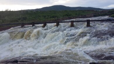 Photo of Fortes chuvas: Dois açudes sangrando no Vale do Piancó