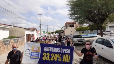 Photo of Professores de Piancó  fazem protesto por reajuste salarial