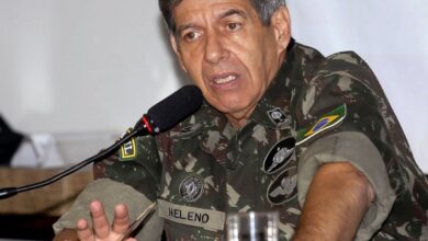 Photo of Cresce a cotação do general Heleno para a vaga de vice de Jair Bolsonaro