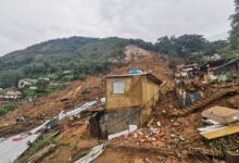 Photo of Bombeiros esperam encontrar vítimas com vida em Petrópolis; tragédia já deixa 130 mortos e 218 desaparecidos