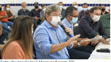 Photo of João Azevêdo anuncia aumento na remuneração de gestores escolares e pagamento do funcionalismo