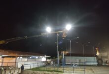 Photo of Prefeitura de Itaporanga faz manutenção na iluminação nas ruas, bairros e praças, na cidade com reposição de lâmpadas