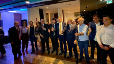 Photo of João Azevêdo reúne prefeitos e aliados durante jantar em Brasília