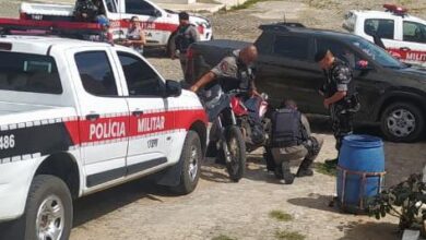 Photo of Polícia militar prende um suspeito, apreende carro e moto com suspeita de roubo no Vale do Piancó