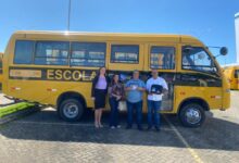 Photo of Prefeito Divaldo Dantas recebe dois ônibus escolar 0 km do Governador João  Azevedo