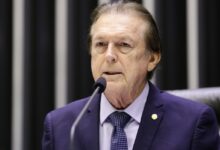 Photo of Ex-presidente de partido que elegeu Bolsonaro sai de disputa para apoiar Lula