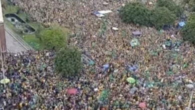Photo of Multidão bolsonarista protesta em frente ao Comando Militar no RJ
