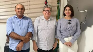 Photo of Em João Pessoa: Divaldo e Calina Dantas mantém audiência com o governador João Azevedo
