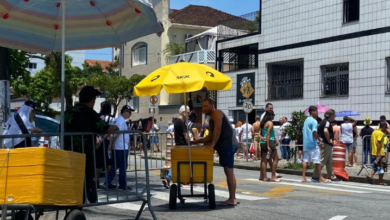 Photo of Público forma fila quilométrica sob forte sol para velório de Pelé