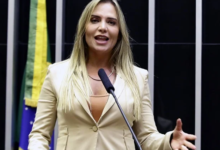 Photo of Ela poiou Bolsonaro: Quem é a nova governadora do Distrito Federal