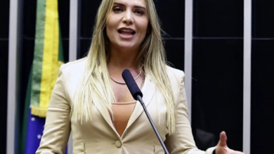 Photo of Ela poiou Bolsonaro: Quem é a nova governadora do Distrito Federal