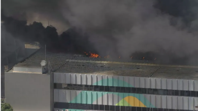 Photo of Incêndio atinge galpão no terminal de cargas do aeroporto Galeão, no Rio