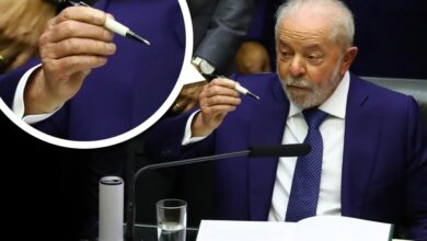 Photo of Homem que deu caneta a Lula diz que ela foi mais barata que “dose de conhaque”