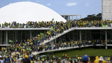 Photo of Vídeo: Imagens exclusivas mostram membros do GSI de Lula e até ministro do governo petista abrindo portas para facilitar entrada de invasores no 8 de janeiro