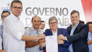 Photo of Em solenidade na capital: Prefeito de Itaporanga recebe ônibus escolar do governo da paraíba