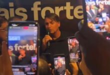 Photo of Bolsonaro visita cidade do Nordeste, passa mal e deixa evento