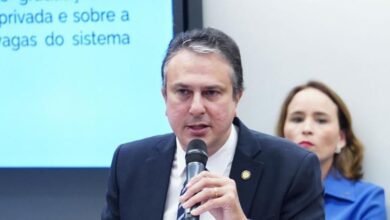 Photo of Ministro da Educação vê Enem com ‘preocupação’ e defende suspensão do novo ensino médio