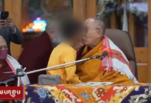 Photo of Dalai Lama beija menino na boca e pede desculpa após vídeo viralizar