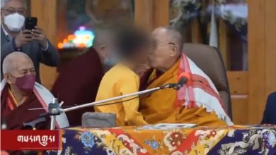 Photo of Dalai Lama beija menino na boca e pede desculpa após vídeo viralizar