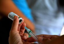 Photo of Adulto saudável e com o esquema completo de vacinação não precisará de nova dose contra a Covid em 2024, diz Ministério da Saúde