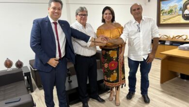Photo of Governador se reúne com o deputado júnior Araújo, Divaldo e Calina Dantas e reafirma compromisso político com o Prefeito de Itaporanga