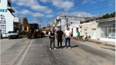 Photo of Prefeitura de Itaporanga realiza serviços em ruas da cidade para receber travessia urbana