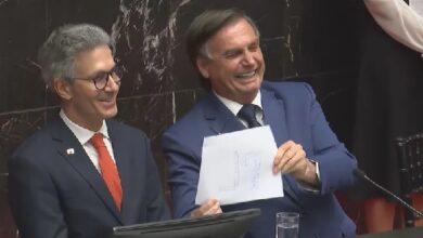 Photo of Com presença de Zema, Bolsonaro recebe título de cidadão honorário em MG