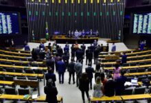 Photo of Só 78 dos 513 deputados têm 100% de presença na Câmara