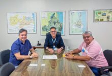 Photo of Deputado Júnior Araújo e prefeito Célio da Usina buscam soluções na Cagepa para o abastecimento de água de Campo Alegre, em Vieirópolis