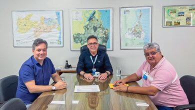 Photo of Deputado Júnior Araújo e prefeito Célio da Usina buscam soluções na Cagepa para o abastecimento de água de Campo Alegre, em Vieirópolis
