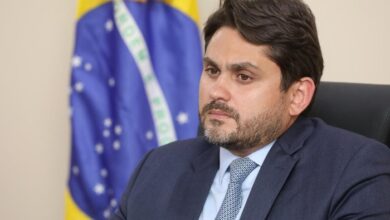 Photo of Apesar de vetar buscas, Barroso determina bloqueio de R$ 835 mil de Juscelino