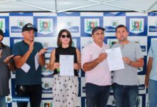 Photo of ASSISTA: Prefeito Divaldo Dantas realiza assinatura de ordem de diversos serviços e entrega equipamentos para o matadouro e veículos para agricultura