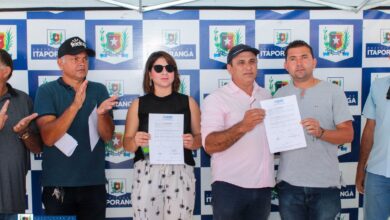 Photo of ASSISTA: Prefeito Divaldo Dantas realiza assinatura de ordem de diversos serviços e entrega equipamentos para o matadouro e veículos para agricultura