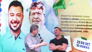 Photo of João Azevêdo recebe apoio de deputado estadual Caio Roberto e sua base durante confraternização com prefeitos