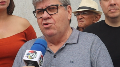 Photo of João Azevêdo anuncia pagamento do 13º e garante pagar folha de dezembro até o Natal