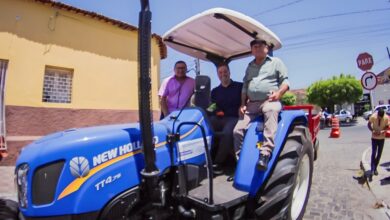 Photo of Deputados Júnior Araújo e Murilo Galdino promovem doação de trator para Associação Rural de Cajazeiras