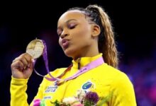 Photo of Rebeca Andrade supera Simone Biles e é bicampeã mundial do salto na Bélgica