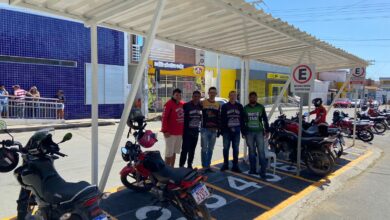 Photo of SITTRANS de Itaporanga entrega novas coberturas padronizadas de postos de mototáxis, no centro da cidade.