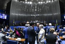 Photo of Senado aprova projeto que proíbe celulares nas salas de aula