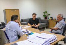 Photo of Júnior Araújo e Prefeito Zé Aldemir buscam ações para Cajazeiras em reunião na Secretaria de Saúde do Estado