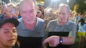 Photo of Ciro Gomes dá tapa no rosto de homem após ser chamado de ‘bandido’