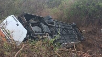 Photo of Ônibus tomba e deixa cerca de 13 pessoas feridas no Sertão da Paraíba