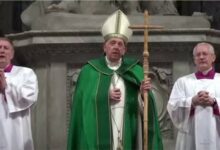 Photo of Vaticano busca acalmar bispos sobre aprovação de bênçãos para casais do mesmo sexo