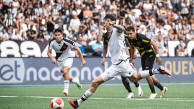 Photo of Vasco vence Botafogo e entra no G4 do Cariocão