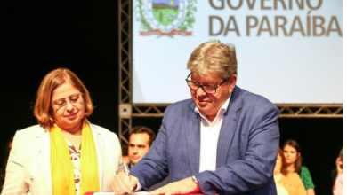 Photo of João Azevêdo sanciona lei que reestrutura PCCR dos profissionais de educação da Paraíba