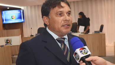 Photo of Vereador e vice-presidente da Câmara Hélio do Bar anuncia rompimento político com o prefeito Azif