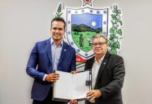 Photo of Lucas Ribeiro assume Governo da Paraíba; João Azevêdo viaja a Portugal para apresentar turismo e buscar novos investimentos