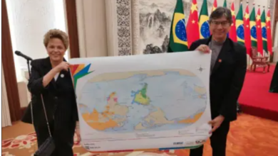 Photo of Na China, Dilma exibe mapa-múndi do IBGE de ponta-cabeça